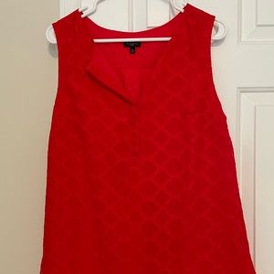 Talbots Petites EUC- red sleeveless blouse with moor-ish textured pattern.